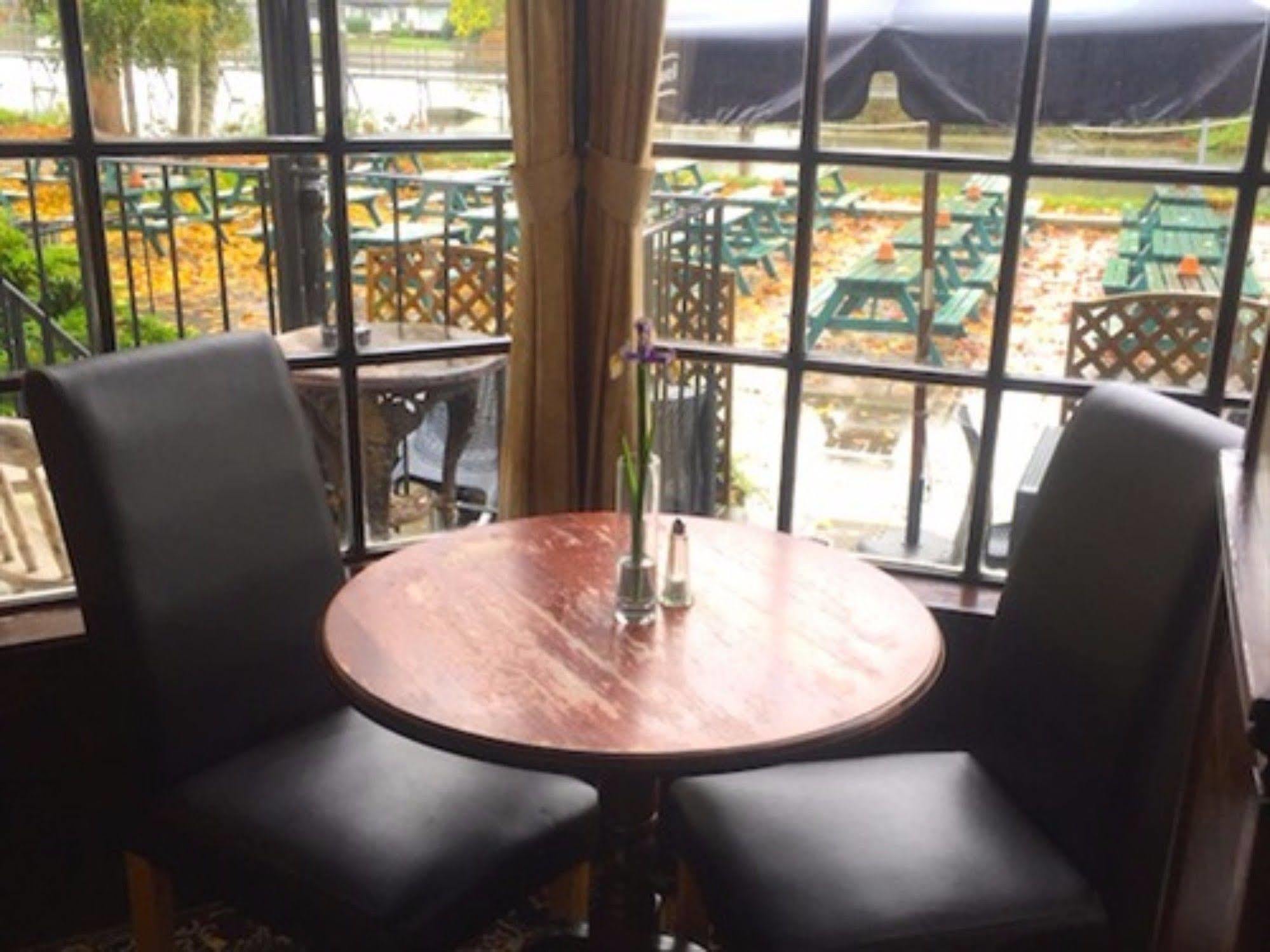 The Weir Hotel Walton-on-Thames Εξωτερικό φωτογραφία