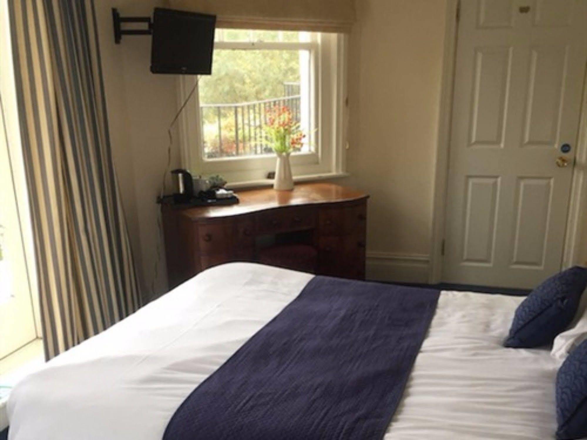 The Weir Hotel Walton-on-Thames Εξωτερικό φωτογραφία
