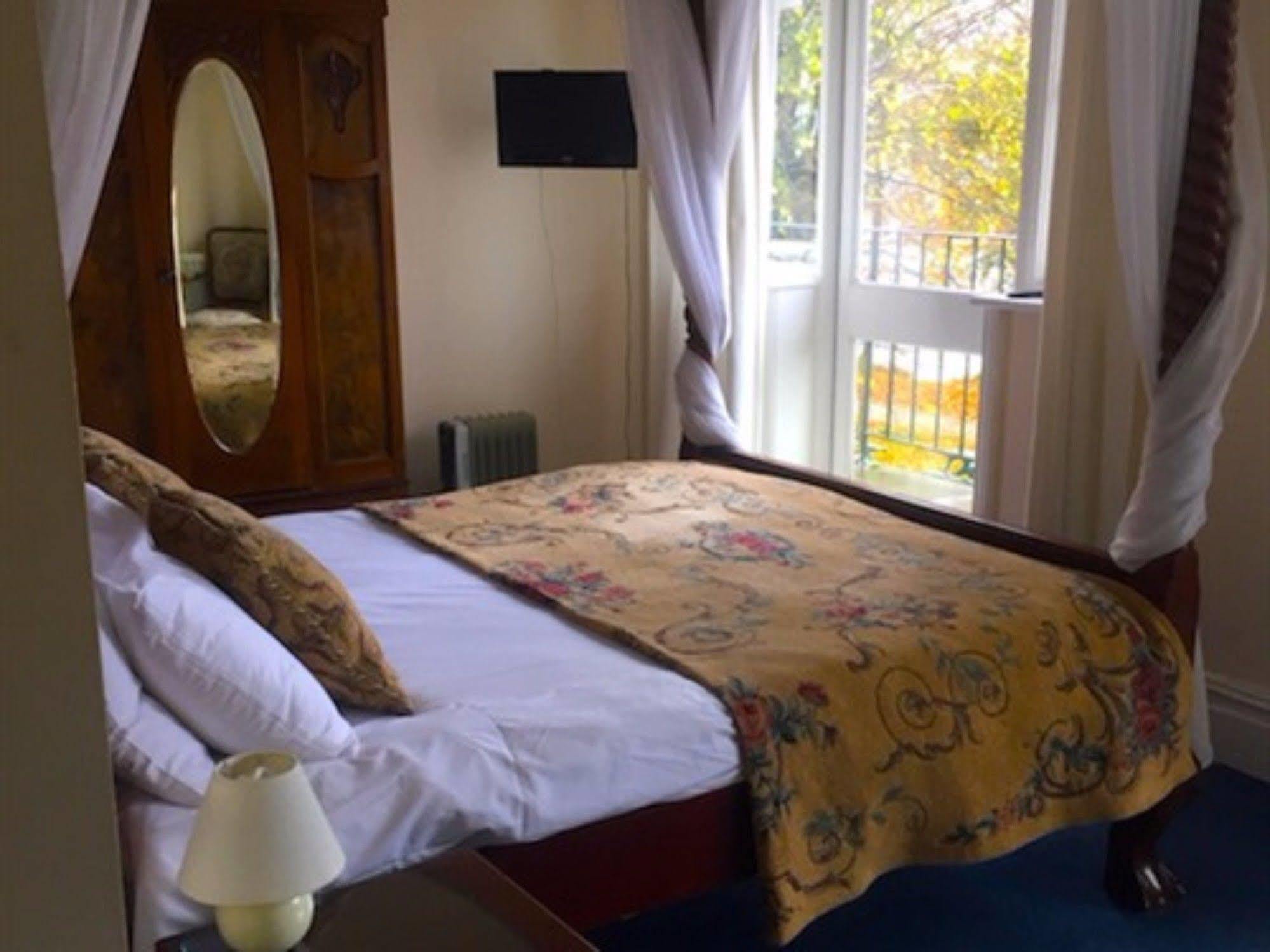 The Weir Hotel Walton-on-Thames Εξωτερικό φωτογραφία