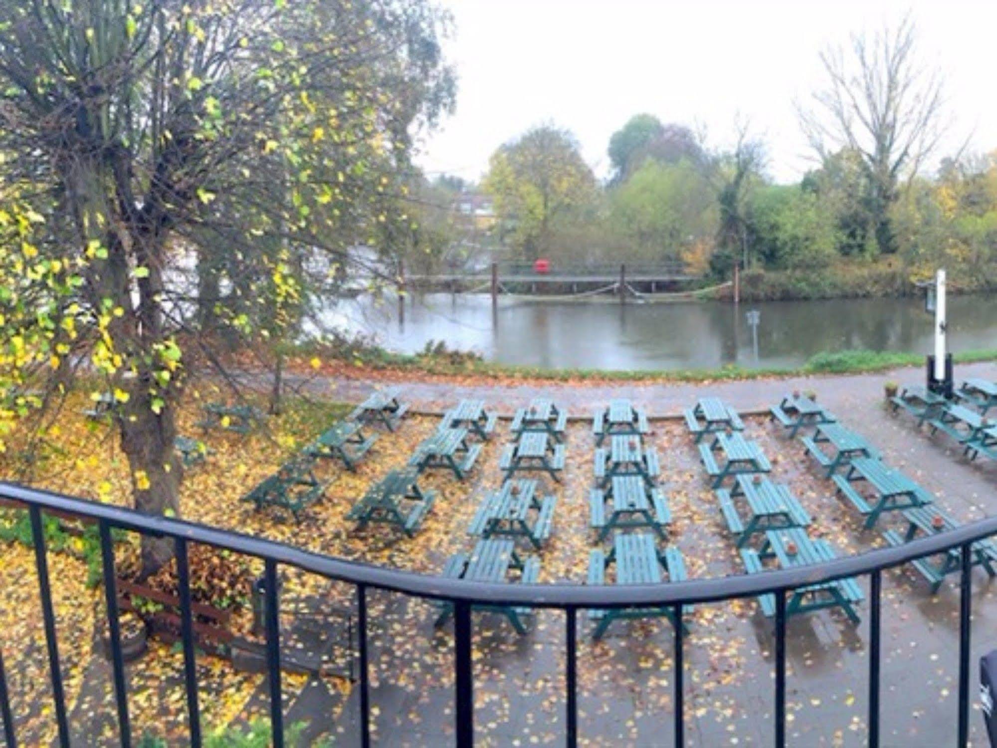 The Weir Hotel Walton-on-Thames Εξωτερικό φωτογραφία