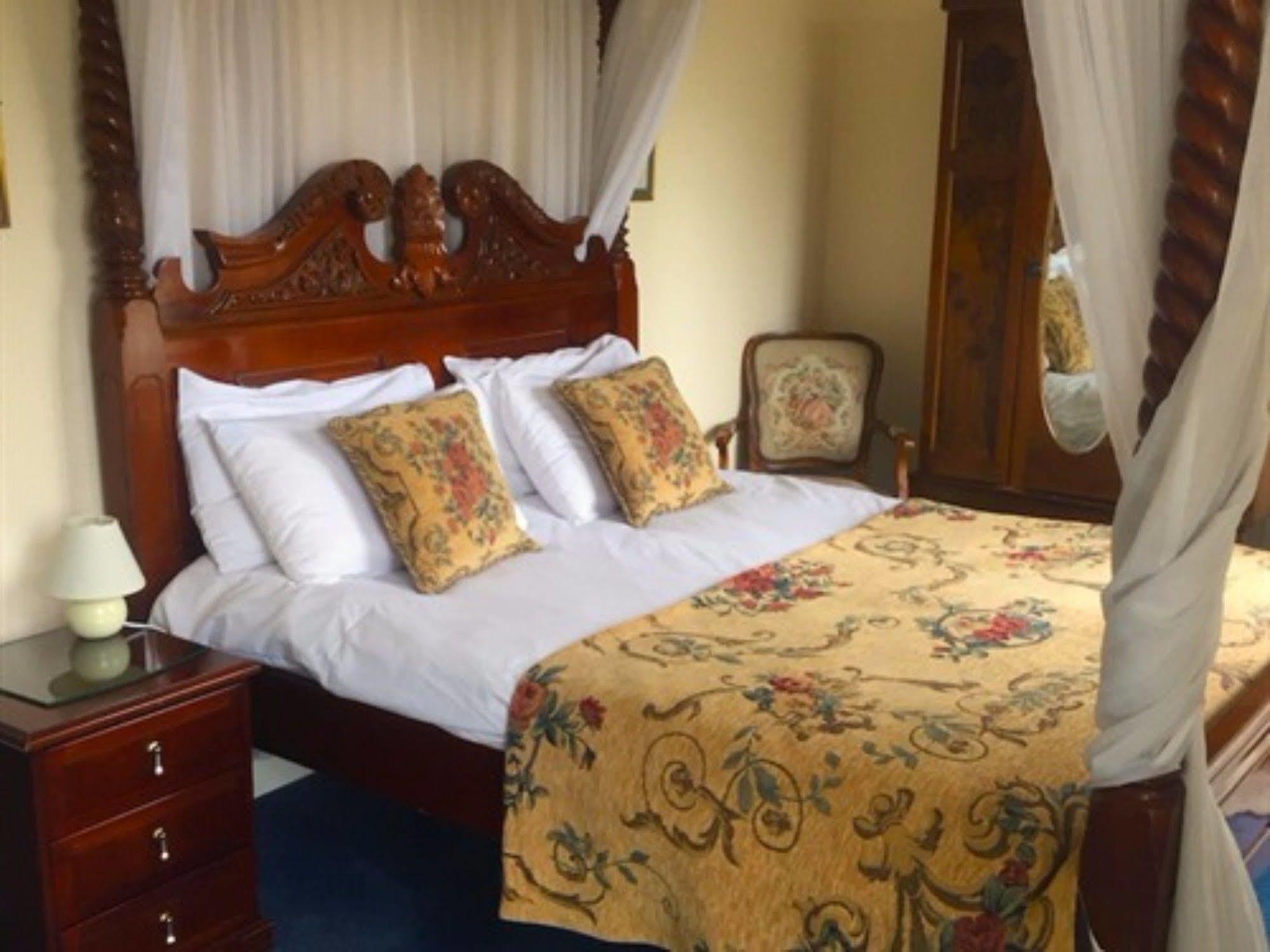 The Weir Hotel Walton-on-Thames Εξωτερικό φωτογραφία
