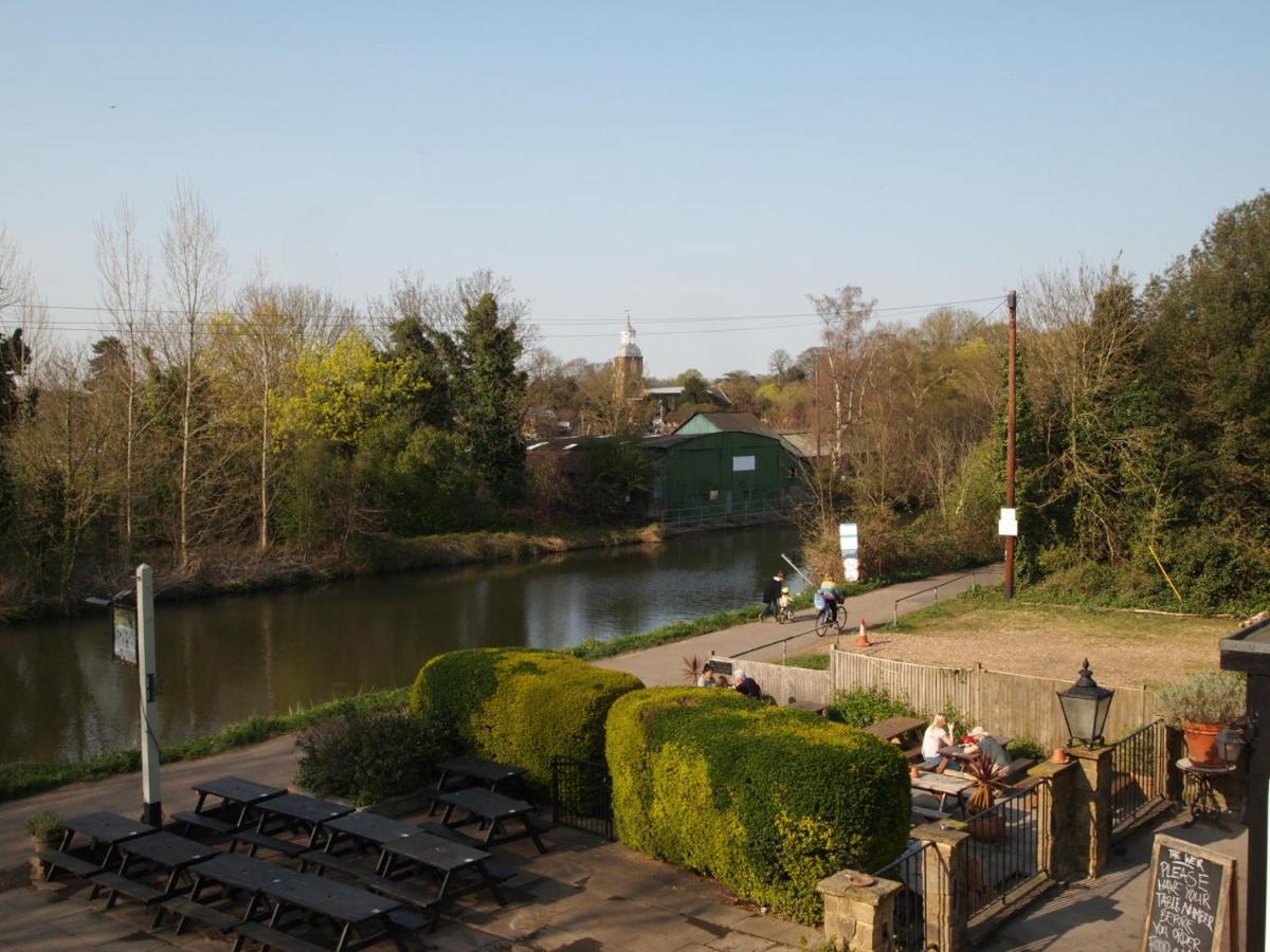 The Weir Hotel Walton-on-Thames Εξωτερικό φωτογραφία