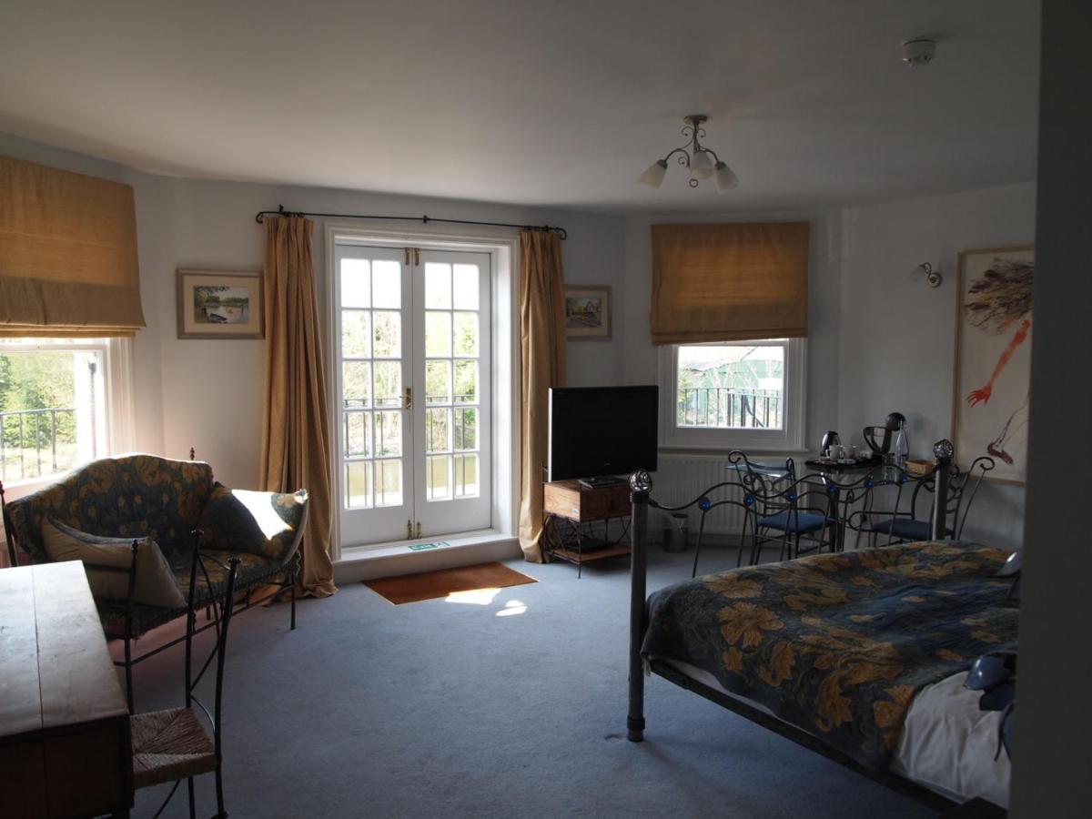 The Weir Hotel Walton-on-Thames Εξωτερικό φωτογραφία