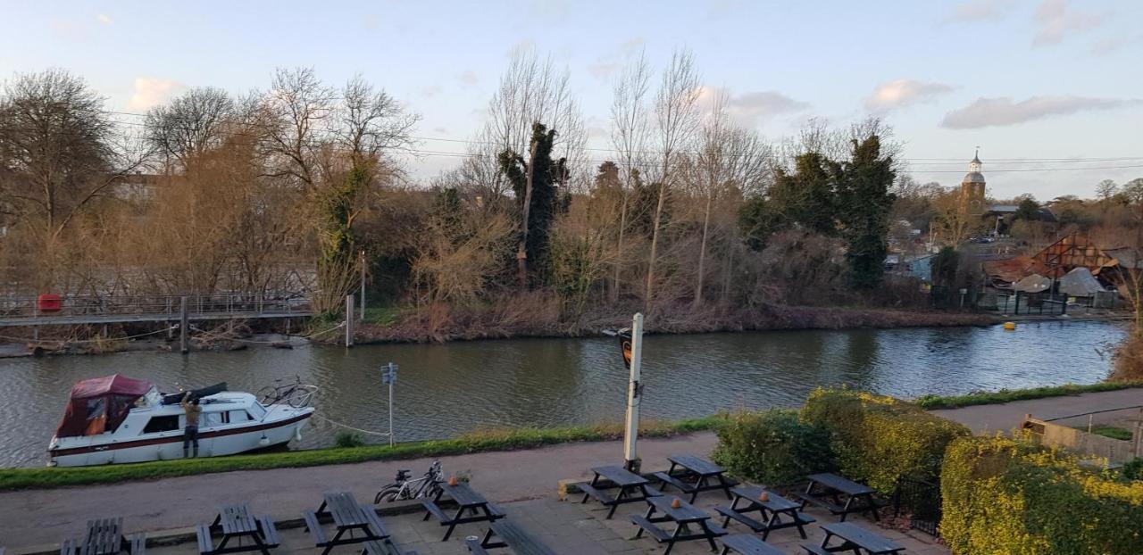 The Weir Hotel Walton-on-Thames Εξωτερικό φωτογραφία