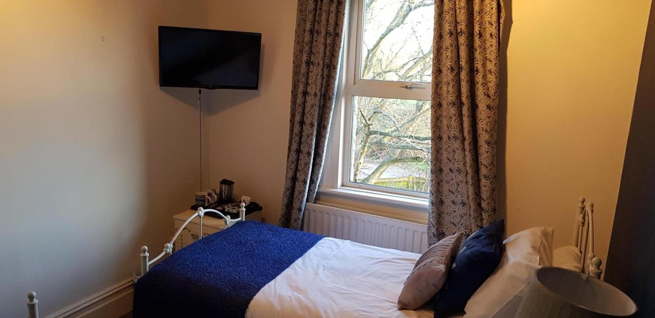 The Weir Hotel Walton-on-Thames Εξωτερικό φωτογραφία
