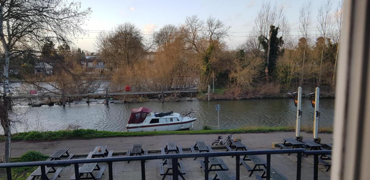 The Weir Hotel Walton-on-Thames Εξωτερικό φωτογραφία